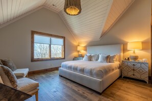 3 bedrooms, iron/ironing board, WiFi, bed sheets - SkyFall at Eagles Nest - luxury home, views, hot tub, great for multiple couples (Banner Elk)
