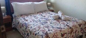 2 bedrooms, in-room safe, desk, blackout curtains