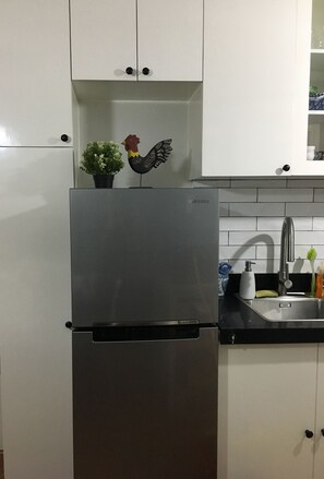 Fridge, microwave, stovetop, coffee/tea maker