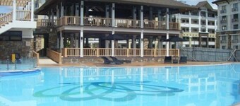 2 BR Condo close to SM City, convenience store, coffee shop and downtown.