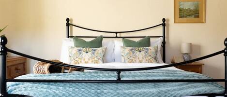 2 dormitorios, tabla de planchar con plancha, wifi y ropa de cama