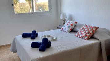 2 bedrooms, iron/ironing board, bed sheets