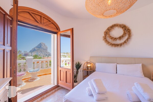 5 bedrooms, iron/ironing board, free WiFi, bed sheets