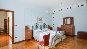 2 Schlafzimmer, Reisekinderbett, kostenloses WLAN