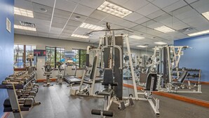 A gym with various exercise equipment, including dumbbells and weight machines. - ⭐️New listing 5 mi from Disney/Free Arcades, HeatedPool & Water park🌊 (Kissimmee)