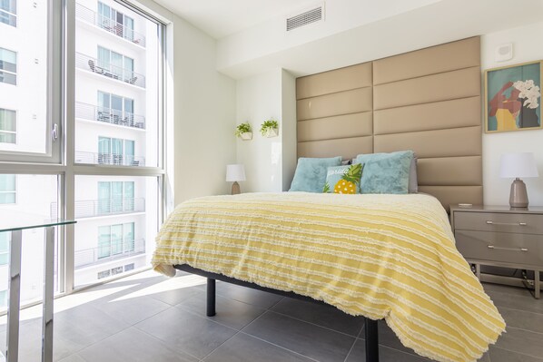 1 bedroom, Egyptian cotton sheets, premium bedding, down duvets