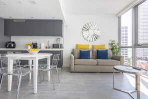 50-inch Smart TV with digital channels, TV, Netflix