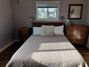 2 bedrooms, desk, free WiFi, bed sheets