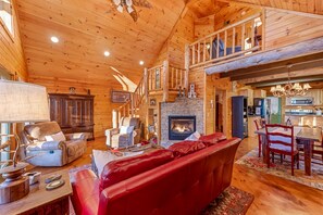 Smart TV, caminetto, lettore DVD