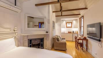 Deluxe Double Room | 1 bedroom, Egyptian cotton sheets, premium bedding, down duvets