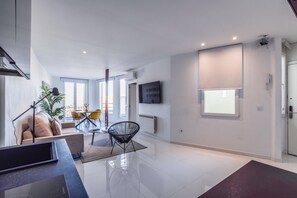 TV - New and bright apartment with terrace Gl1 (Madrid)