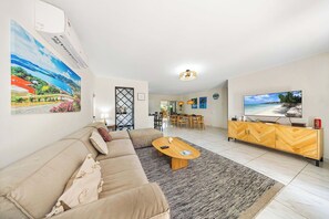 TV - NEW 4BR3BA Villa near Eagle Beach w/ Private Pool (Oranjestad)