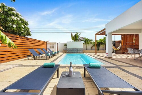 NEW 4BR3BA Villa near Eagle Beach w/ Private Pool