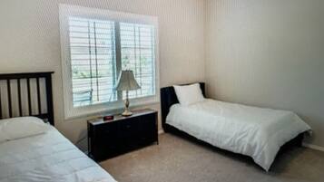 3 bedrooms, desk, iron/ironing board, travel cot