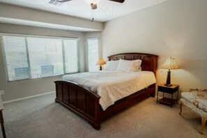 3 Schlafzimmer, Schreibtisch, B ügeleisen/Bügelbrett, Reisekinderbett