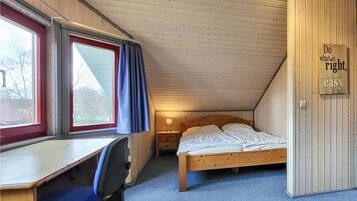 3 bedrooms, free WiFi, bed sheets