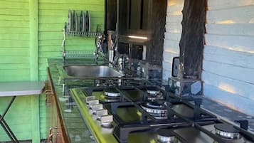 Refrigerador, cafetera y tetera, tostadora y licuadora