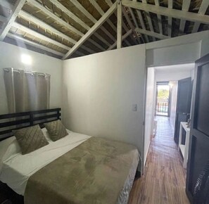 2 室のベッドルーム、デスク、WiFi (無料)