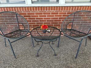 Property grounds - Ranch home American Spa hot tub for 6, sleep number bed , pool table, smart tvs! (London)