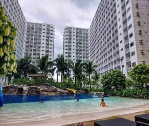 Indoor pool, outdoor pool - Airport , Mall of Asia and Moa Arena Condo PICC and US Embassy Nearby (Pasay City)