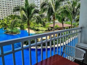 Indoor pool, outdoor pool - Airport , Mall of Asia and Moa Arena Condo PICC and US Embassy Nearby (Pasay City)