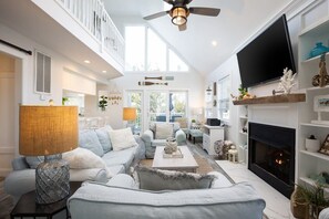 TV, offices - Secluded 3min Walk to Beach! Private Pool & Spa (Corolla)