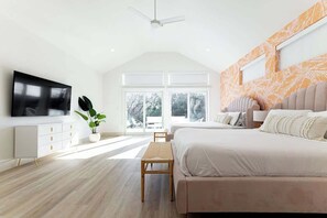 5 bedrooms, iron/ironing board, travel crib, free WiFi - Bachelorette Fave, Fire Pit, Pool, Hot Tub, Grill (Austin)