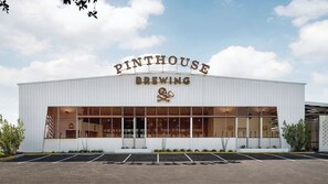 Exterior - Bachelorette Fave, Fire Pit, Pool, Hot Tub, Grill (Austin)