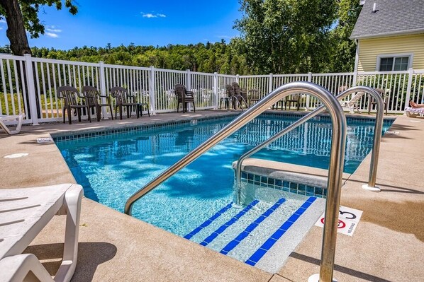 Pool - Walkable home to downtown Fish Creek- outdoor community pool (Fish Creek)
