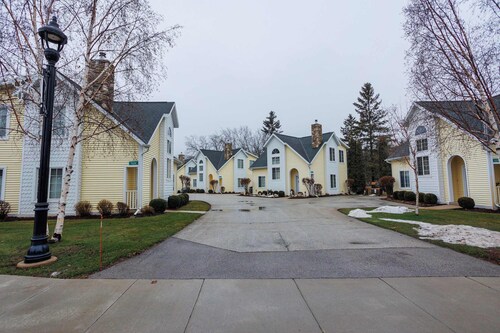 Birch Grove Cottage, Downtown Fish Creek