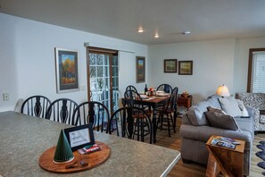 Fireplace - Walkable home to downtown Fish Creek- outdoor community pool (Fish Creek)