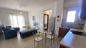 A modern apartment with a living room, dining area, and kitchen. - Impeccable Apt sleeps 5 in Heraklion (Heraklion)