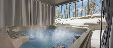 Tina de hidromasaje al aire libre