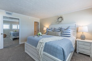 2 bedrooms, iron/ironing board, free WiFi, bed sheets - Unbeatable Location | Beachfront | FREE Beach Set-up | Pool (Miramar Beach)