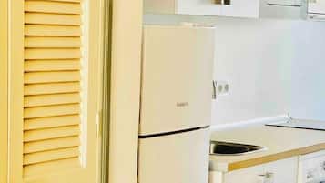 雪櫃、微波爐、爐具、咖啡機/沖茶器