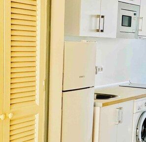 Fridge, microwave, stovetop, coffee/tea maker
