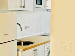 Fridge, microwave, stovetop, coffee/tea maker