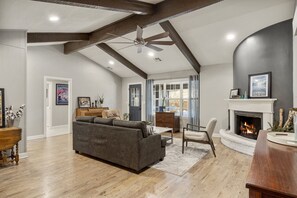 Televisión, chimenea y tenis de mesa 