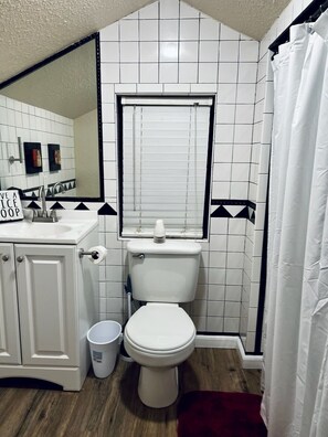 Handtücher, Seife, Shampoo, Toilettenpapier