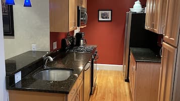 冰箱、微波炉、烤箱、炉灶