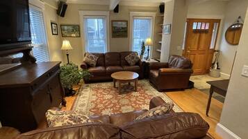 TV, DVD player, books, stereo