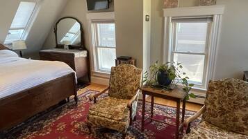 3 bedrooms, desk, iron/ironing board, free WiFi