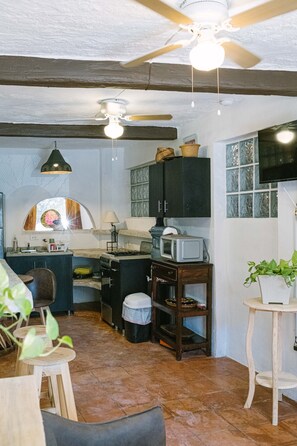 Refrigerador, microondas, horno, licuadora