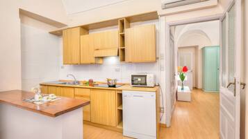 Kühlschrank, Ofen, Herdplatte, Geschirrspüler