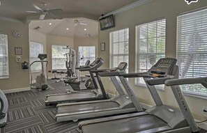 Fitness facility - 3 Bedroom Condo - 7 Minutes from Disney & 15 Minutes from Universal Studios (Kissimmee)