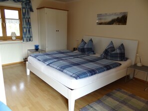 1 bedroom, iron/ironing board, internet, bed sheets - Ferienwohnung bis 2 Personen, 40 qm, OG mit Balkon (Bad Feilnbach)