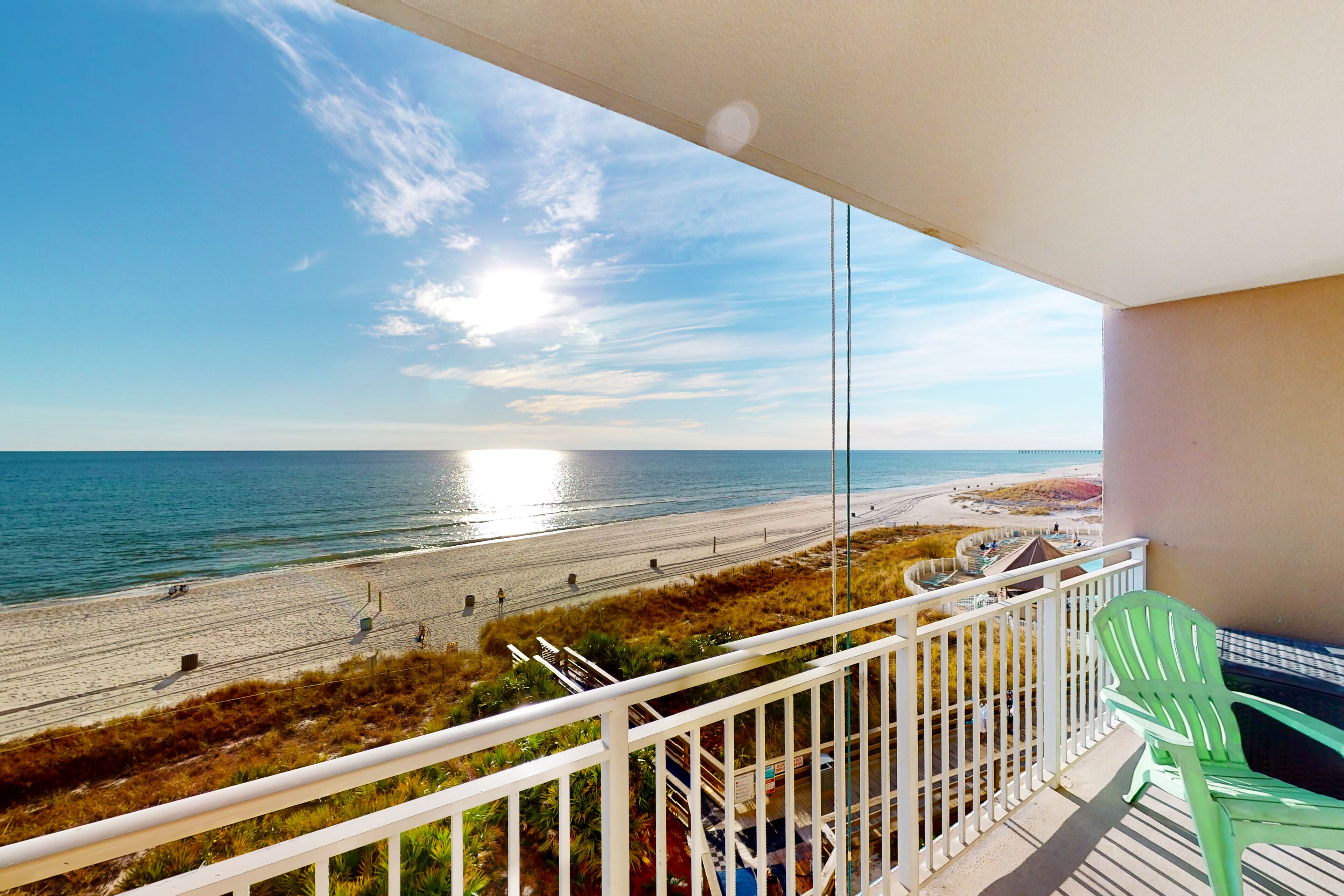 Waterfront condo with Gulf views, pools, hot tub & gym - walk to the beach