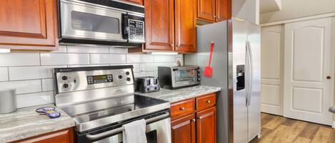 Fridge, microwave, oven, stovetop