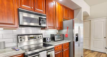 Private desert dream home with enclosed yard, pool, furnished lanai, & grill