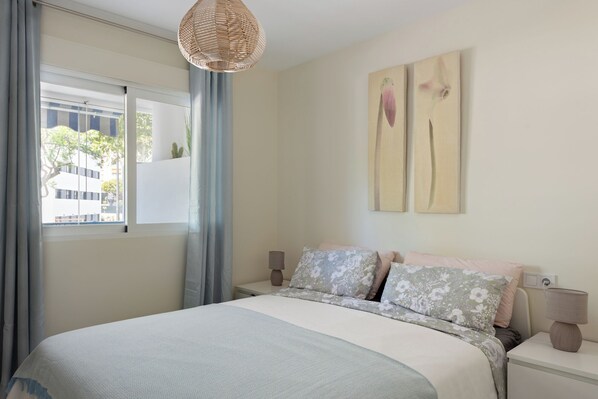 2 habitaciones, tabla de planchar con plancha, wifi y ropa de cama